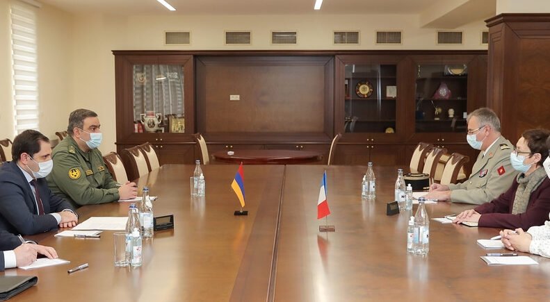 Պապիկյանը Ֆրանսիայի դեսպանին ներկայացրել է հայ-ադրբեջանական սահմանային իրավիճակը