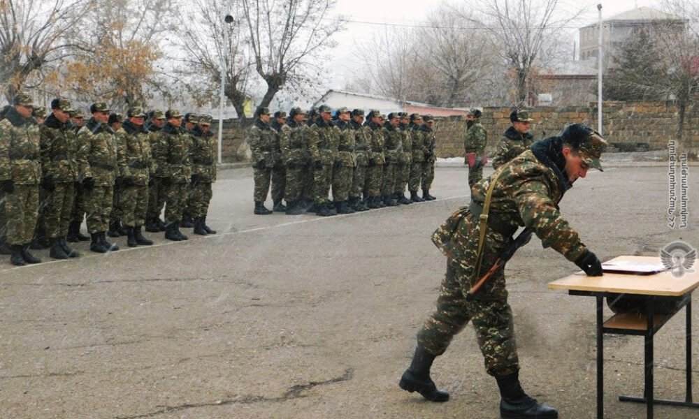 Փրկարարները շահմար տեսակի օձ են բռնել