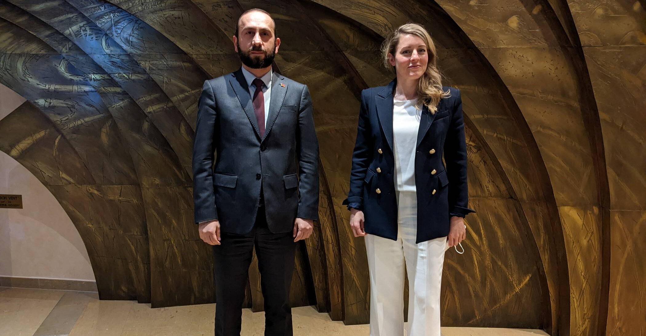 Հանդիպել են Հայաստանի ու Կանադայի ԱԳ նախարարները