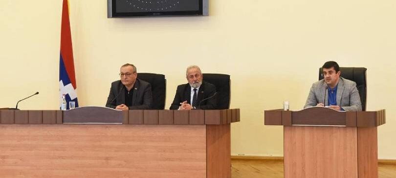 Արայիկ Հարությունյանն Արցախի ԱԺ-ում հանդիպել է պատգամավորներին