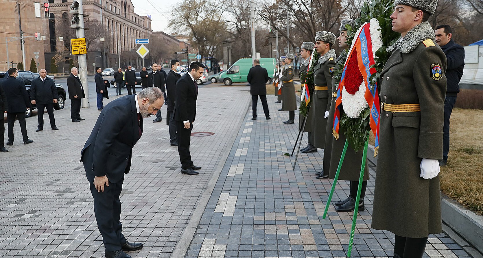 Փաշինյանը հարգանքի տուրք է մատուցել Մարտի 1-ի զոհերի հիշատակին (ՏԵՍԱՆՅՈւԹ)