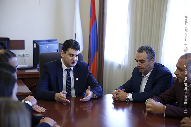 Քաղաքապետը ներկայացրել է Աջափնյակի նոր թաղապետին