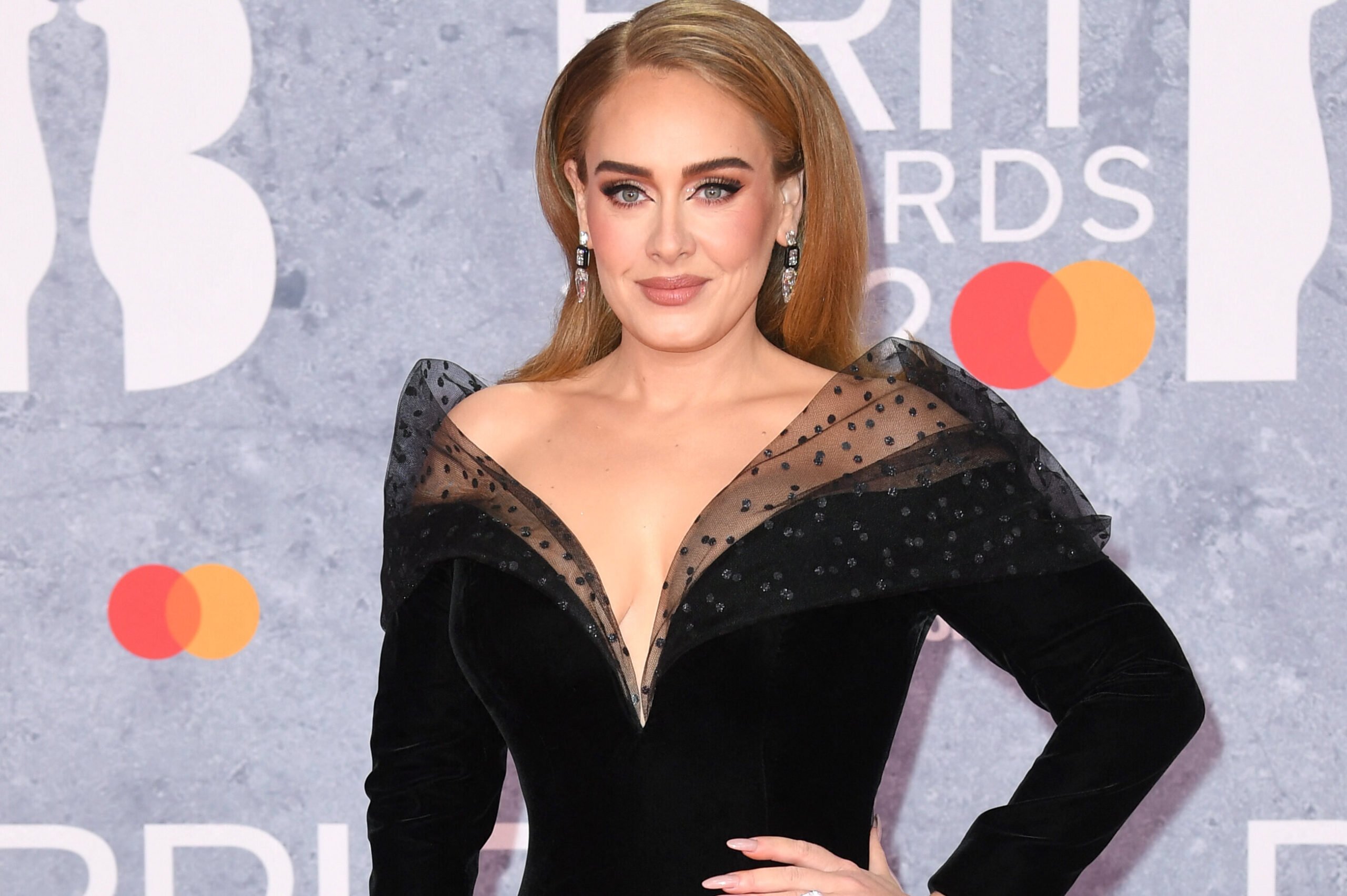 Լաս Վեգասի չեղարկված համերգից հետո Ադելն աշխատանքից ազատել է իր թիմին