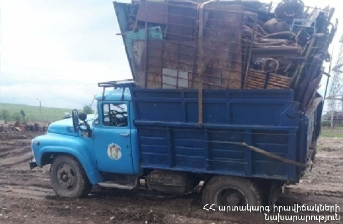 Հրշեջ-փրկարարները բեռնատարը արգելափակումից դուրս են բերել