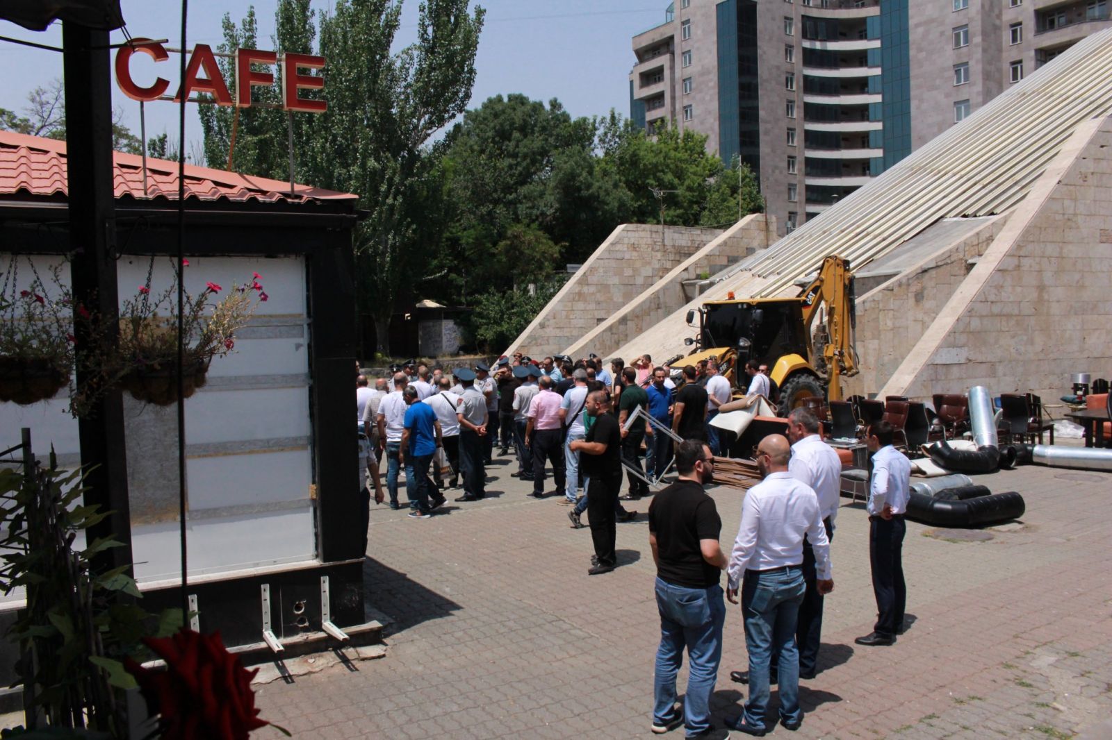 Ինքնակամ կառուցված սրճարան է ապամոնտաժվել