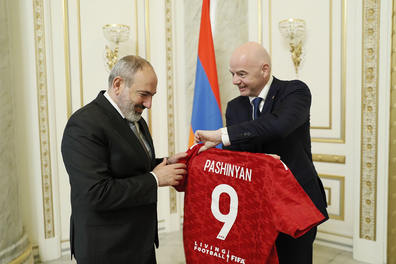 Վարչապետն ընդունել է ՖԻՖԱ-ի նախագահ Ջաննի Ինֆանտինոյին