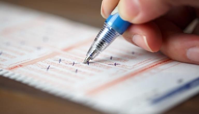 Կին վիճակախաղում հաղթելուց հետո լքել է իր սիրելիին