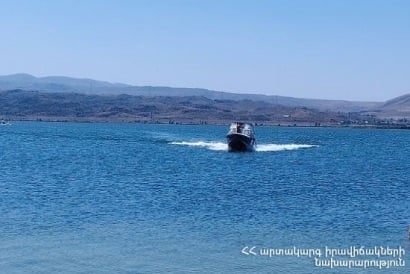 Սևանում ջրափրկարարները ափից մոտ 1 կմ հեռավորության վրա նկատել են շրջված հեծանվանավակ