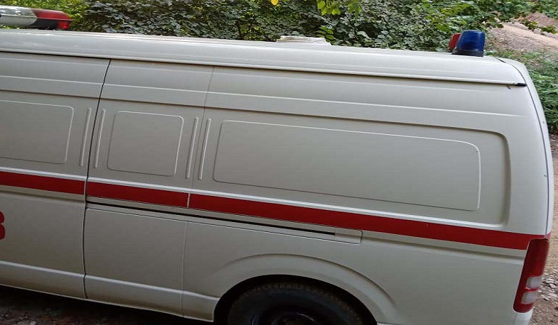 Ճակատենում ադրբեջանական կրակոցից խափանված շտապօգնության մեքենան նույն տեղում է