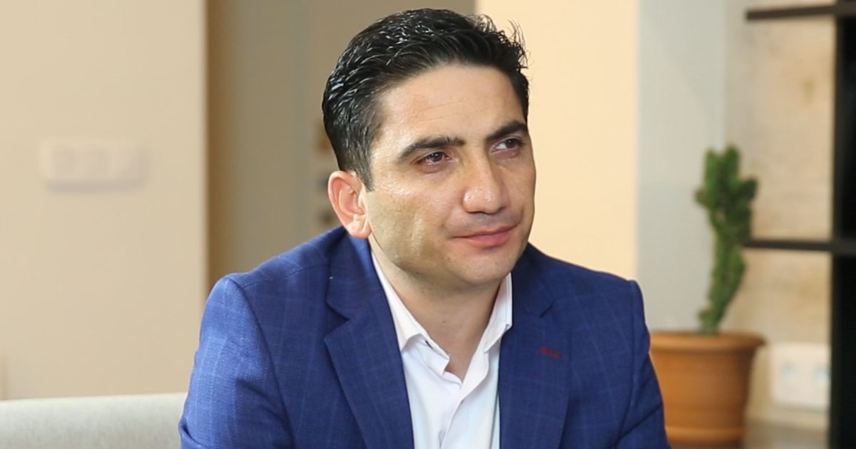 Նաիրի Հոխիկյանին հեռացրել են ԵՊՀ-ից