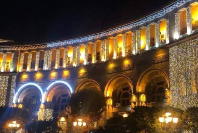 Քաղաքապետարանից պնդում են՝ ամանորյա լուսավորության ապահովման աշխատանքներից Երևանի շենքերը վնասներ չեն կրել