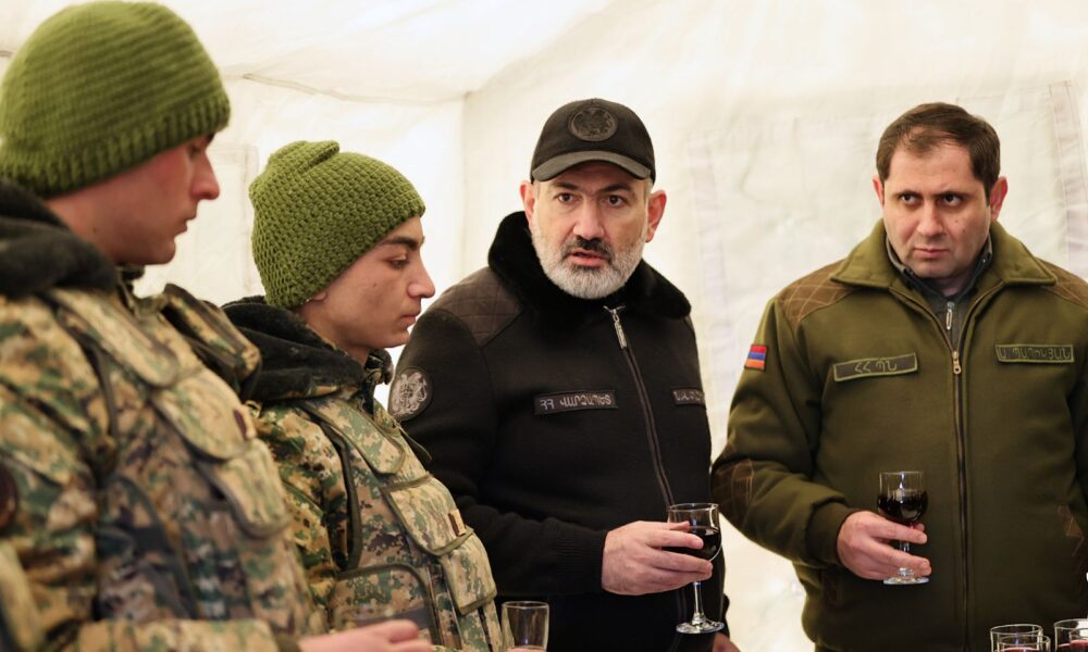 ՀՀ վարչապետն Ամանորի նախաշեմին այցելել է մարտական դիրքեր