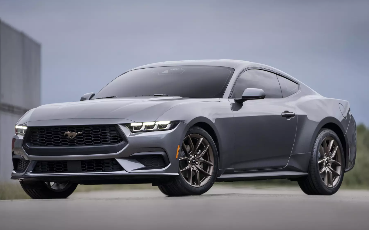 Ցուցադրել է նոր Ford Mustang-ի հիմնական տարբերակի ինտերիեր