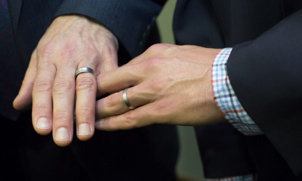 Անգլիայի եկեղեցին համաձայնել է հոգևորականներին թույլատրել օրհնել միասեռ զույգերին