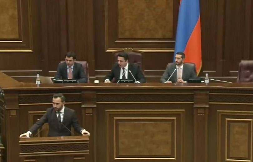 Դուք դաստիարակություն ստացե՞լ եք, պարոն Օհանյան, սրիկան դուք եք. պատգամավորները վիրավորում են միմյանց (տեսանյութ)