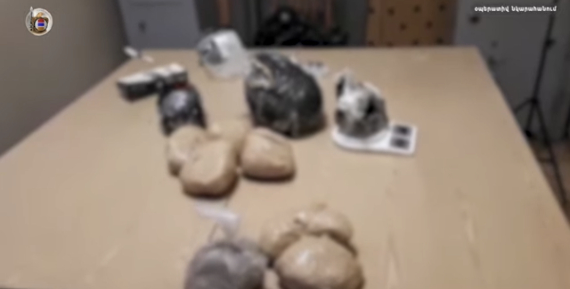 Բացահայտվել և կանխվել է մաքսանենգ ճանապարհով ՀՀ տարածք առանձնապես խոշոր չափերի թմրամիջոցներ տեղափոխելու հերթական դեպք (տեսանյութ)