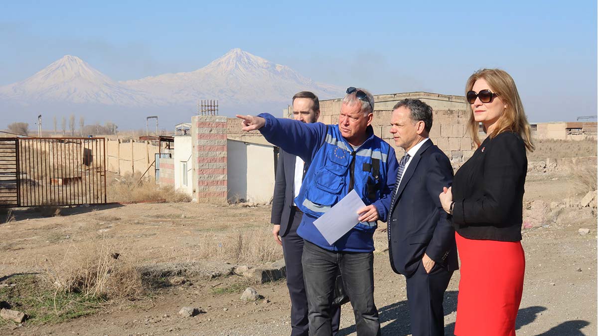 Նիդերլանդների ԱԳ նախարարը լարվածության պայմաններում ԵՄ դիտորդական առաքելության հետ այցելել է հայ-ադրբեջանական սահմանը