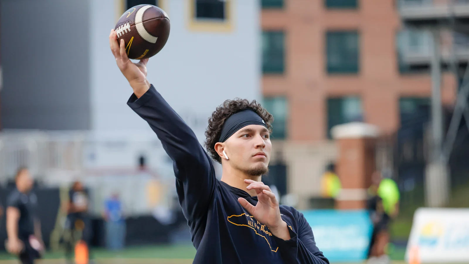 Թենեսին և UCLA-ն փոխանակում են քուոթերբեքներին NIL-ի շուրջ վեճերի ֆոնին