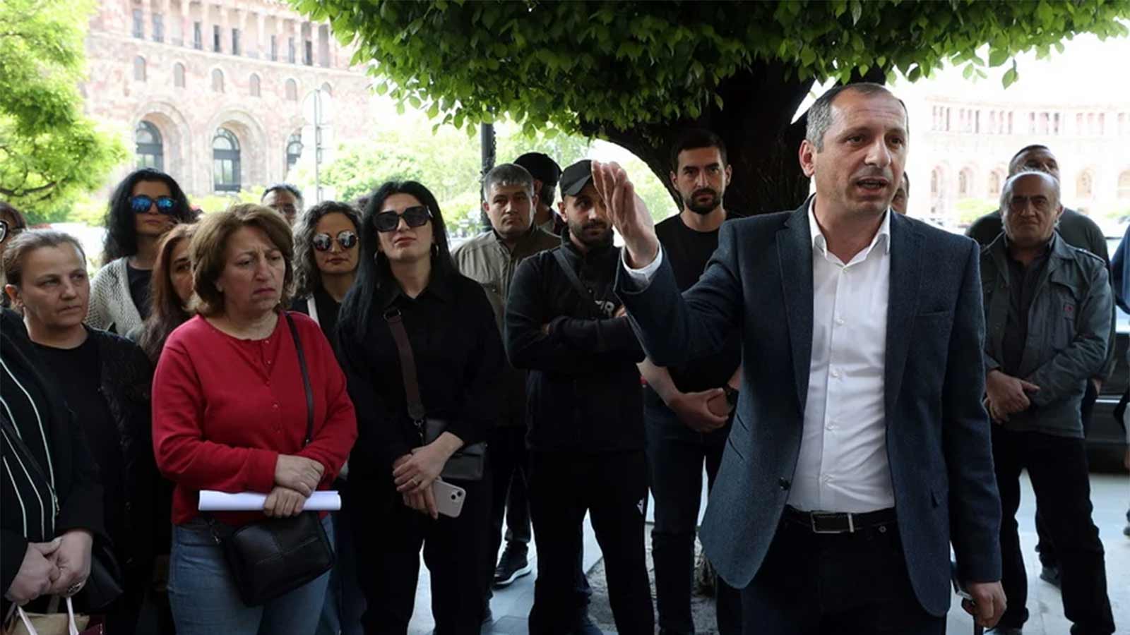 Քաղաքացիները բողոքի ակցիա են անցկացրել Կենտրոնական բանկի դիմաց