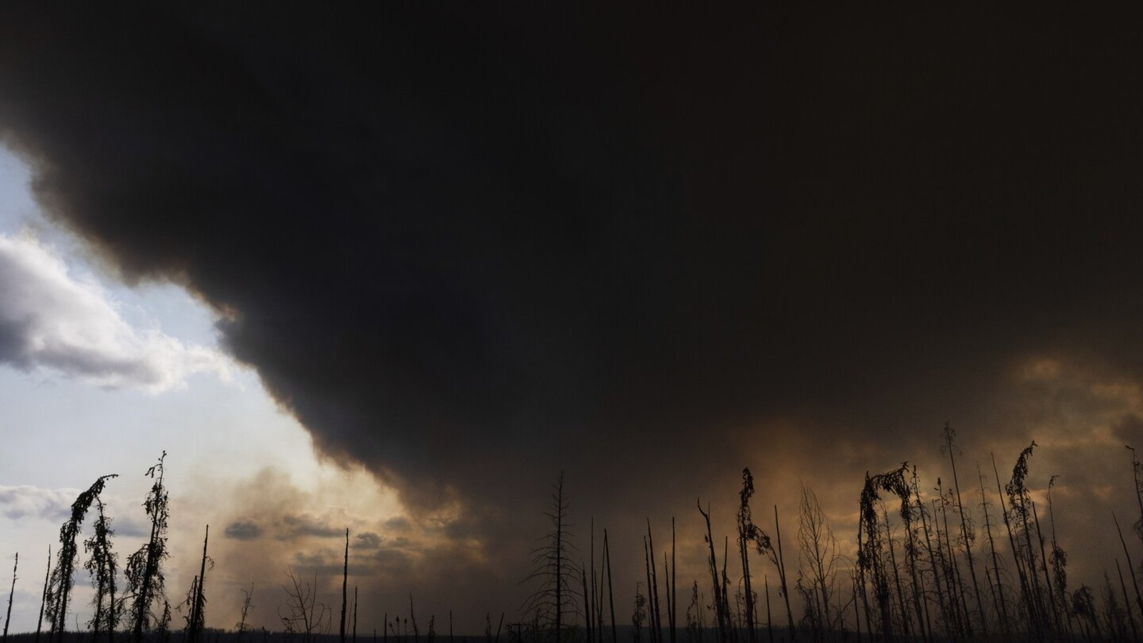 Կանադական հրդեհները ստիպում են հազարավոր մարդկանց տարհանել