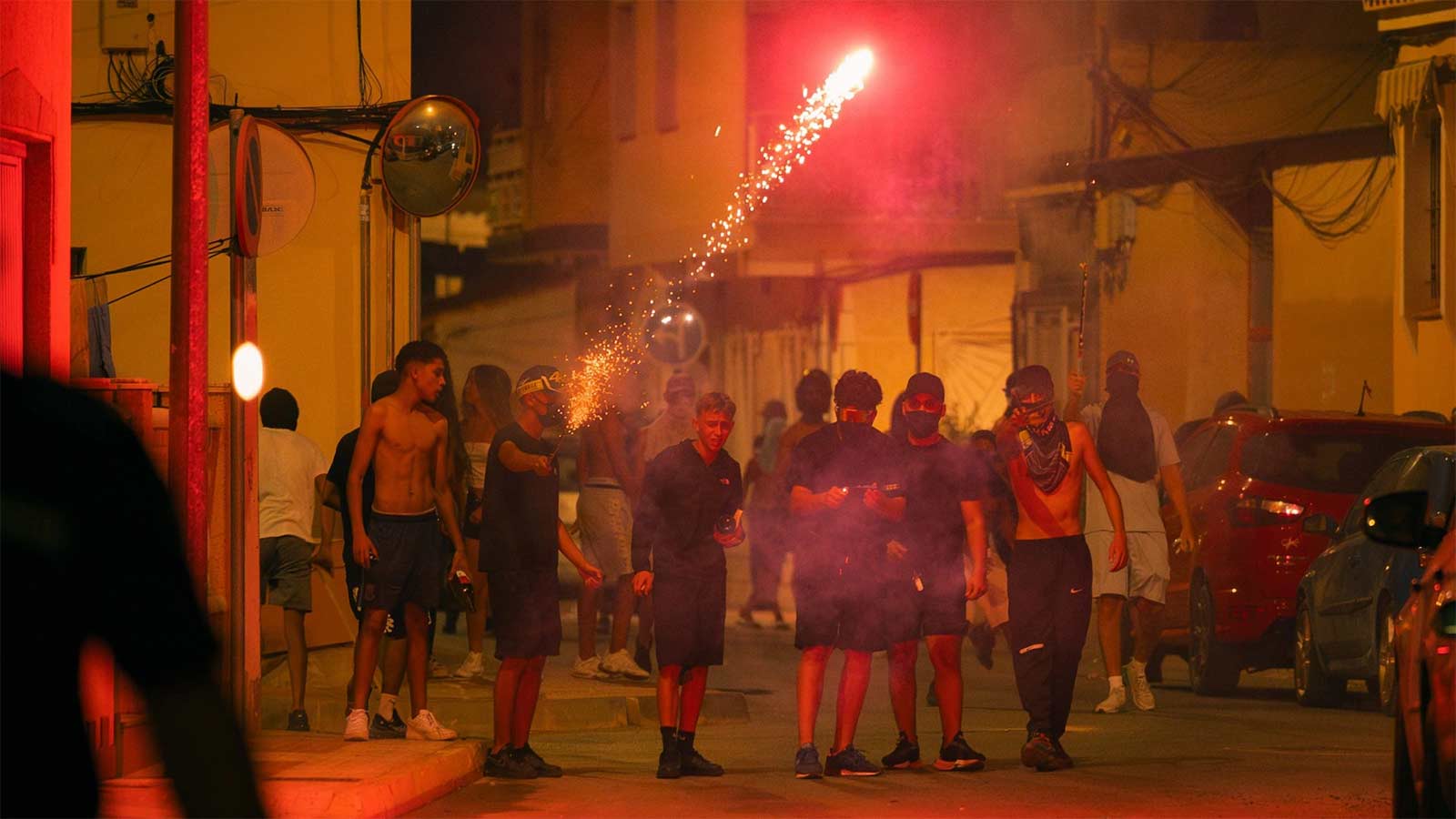 Հակամիգրացիոն բռնությունները Տորե Պաչեկոյում, Իսպանիա. Բաժանված քաղաք