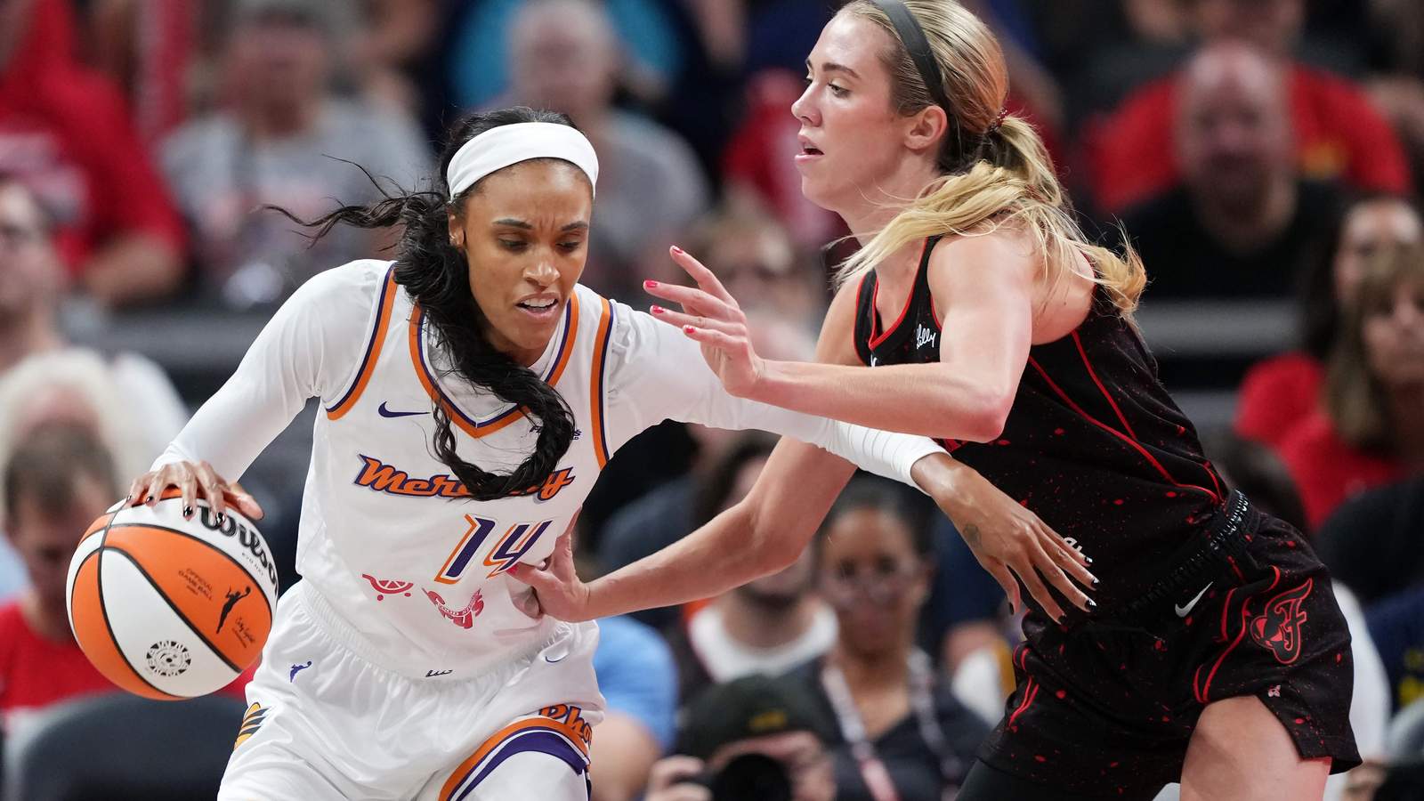 Լարվածություն՝ Ֆենիքս Մերկյուրիի Դևանա Բոնները բախվում է Ինդիանա Ֆիվեր երկրպագուների թշնամական ընդունելությանը