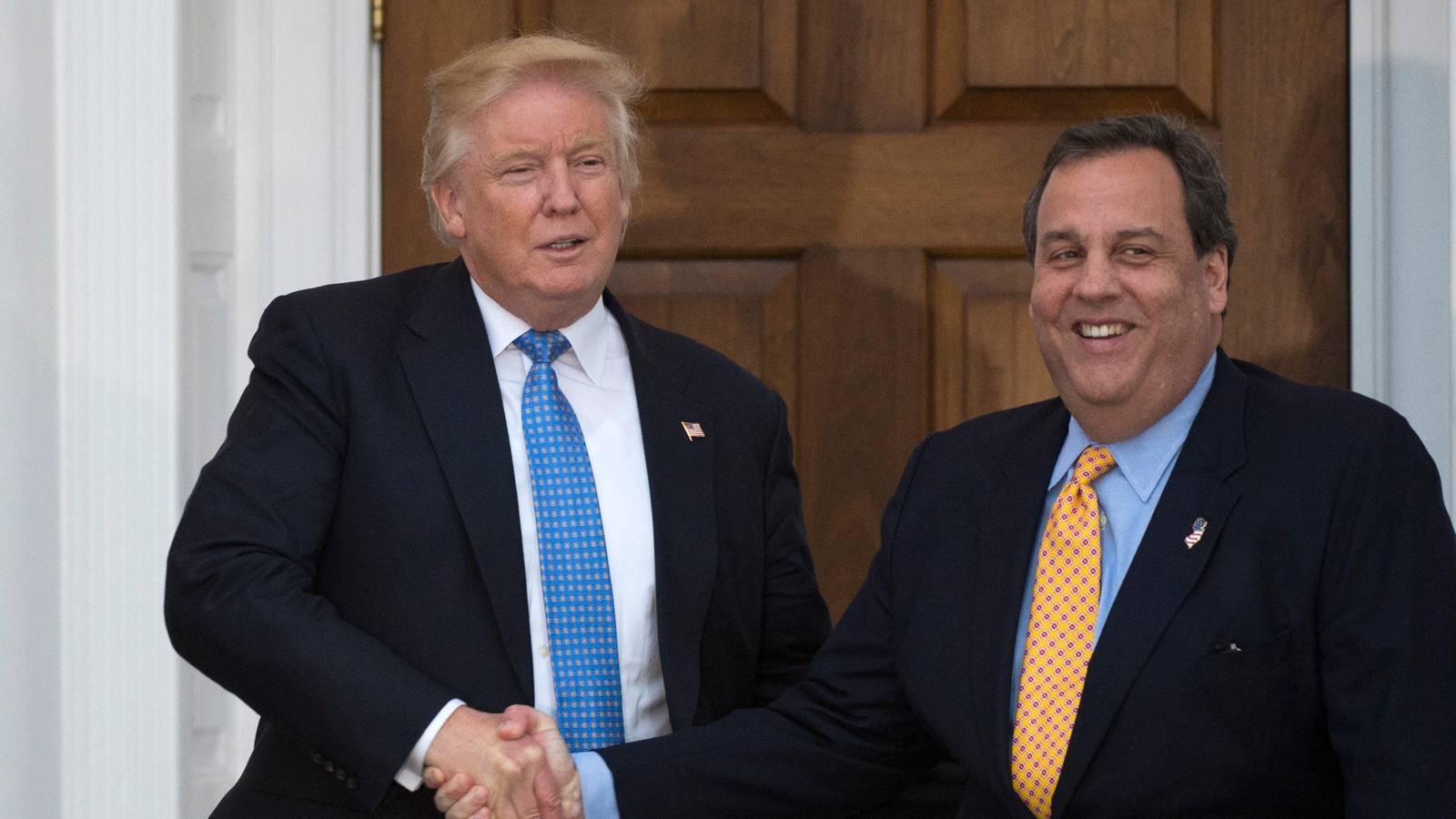 Նախագահ Թրամփը սպառնում է վերանայել տասնամյակ առաջվա «Կամրջային գործը»՝ ուղղված իր նախկին դաշնակից և ներկայիս քննադատ Քրիս Քրիստիին։ Այս քայլը հաջորդում է Քրիստիի կոշտ քննադատությանը Թրամփի արդարադատության նախարարության հասցեին։