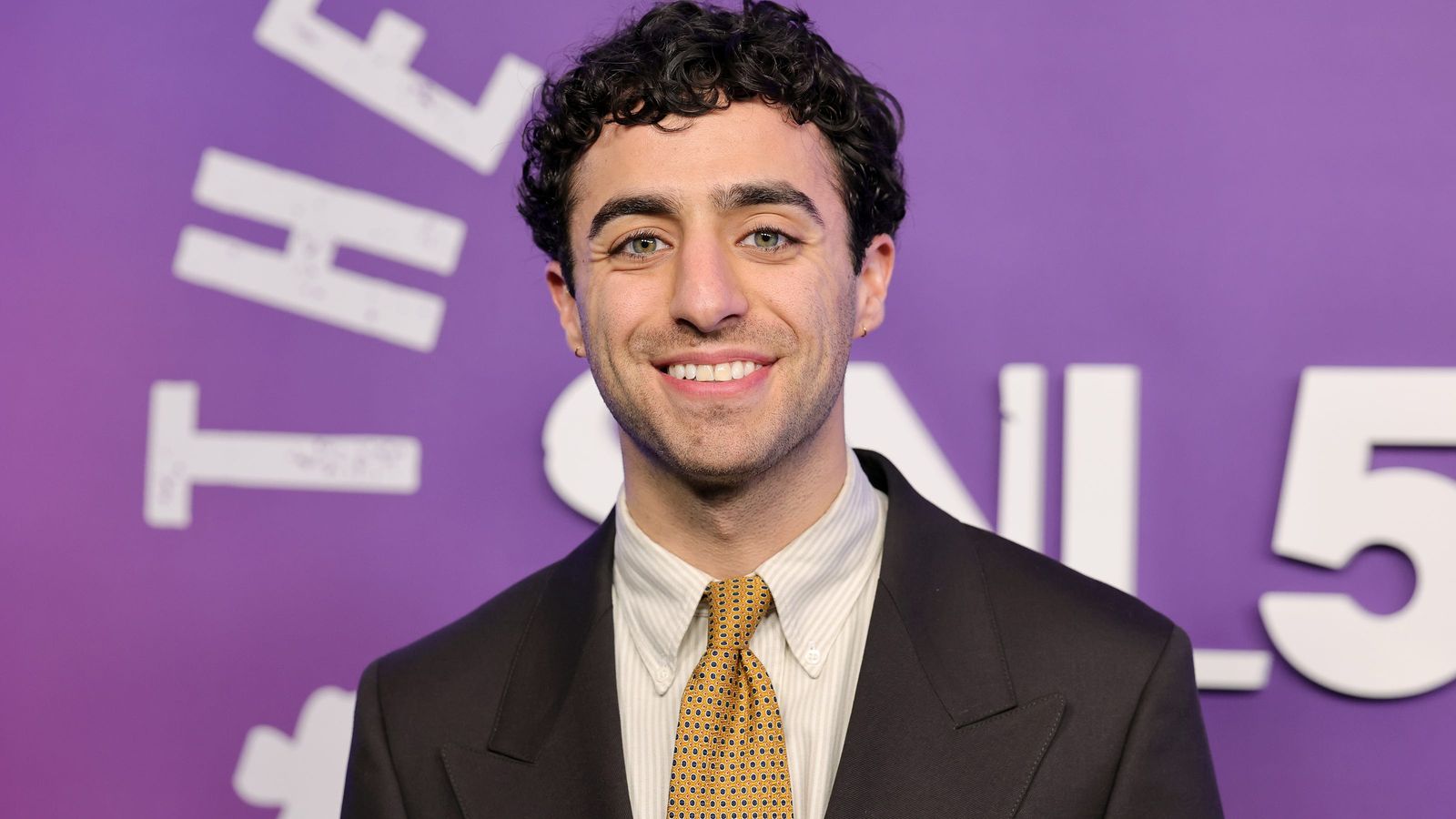 Էմիլ Վակիմը հեռանում է «SNL»-ից՝ մեկ սեզոնից հետո դերասանական փոփոխությունների ֆոնին