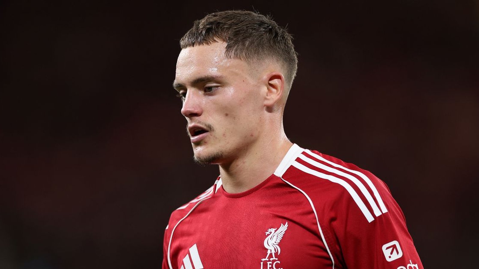 Ֆլորիան Վիրծը արագ դարձավ «Լիվերպուլի» գլխավոր խաղացողներից մեկը՝ ցուցադրելով բացառիկ աշխատասիրություն և տակտիկական ինտելեկտ։ Իմացեք, թե ինչպես է նրա դաշտից դուրս շարժումը և հարմարվողականությունը ձևավորում նրա դերը Արնե Սլոտի ղեկավարությամբ։
