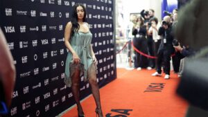 Չարլի XCX-ը փայլում է TIFF-ում և դրանից դուրս՝ ֆիլմերի պրեմիերաներից մինչև երաժշտական համագործակցություններ