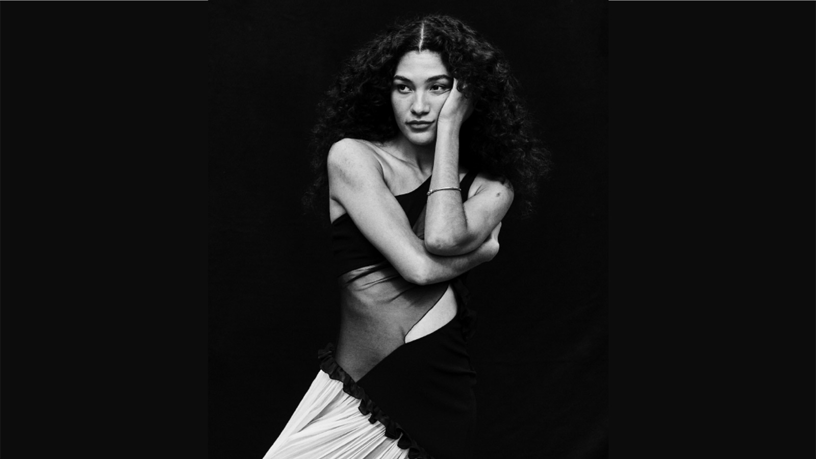 Օլիվիա Դինի «Սիրելու արվեստը». հոգևոր պարզություն ժամանակակից փոփում