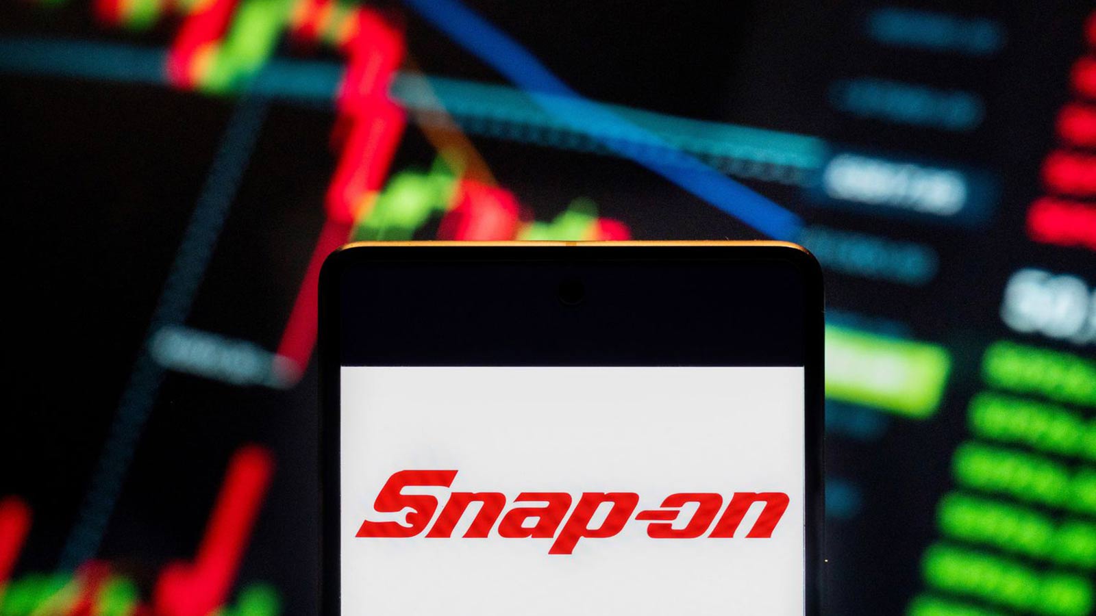 «Snap-On»-ի բաժնետոմսերը՝ ինստիտուցիոնալ փոփոխությունների, ներսի վաճառքների և վերլուծաբանների գնահատականների ֆոնին