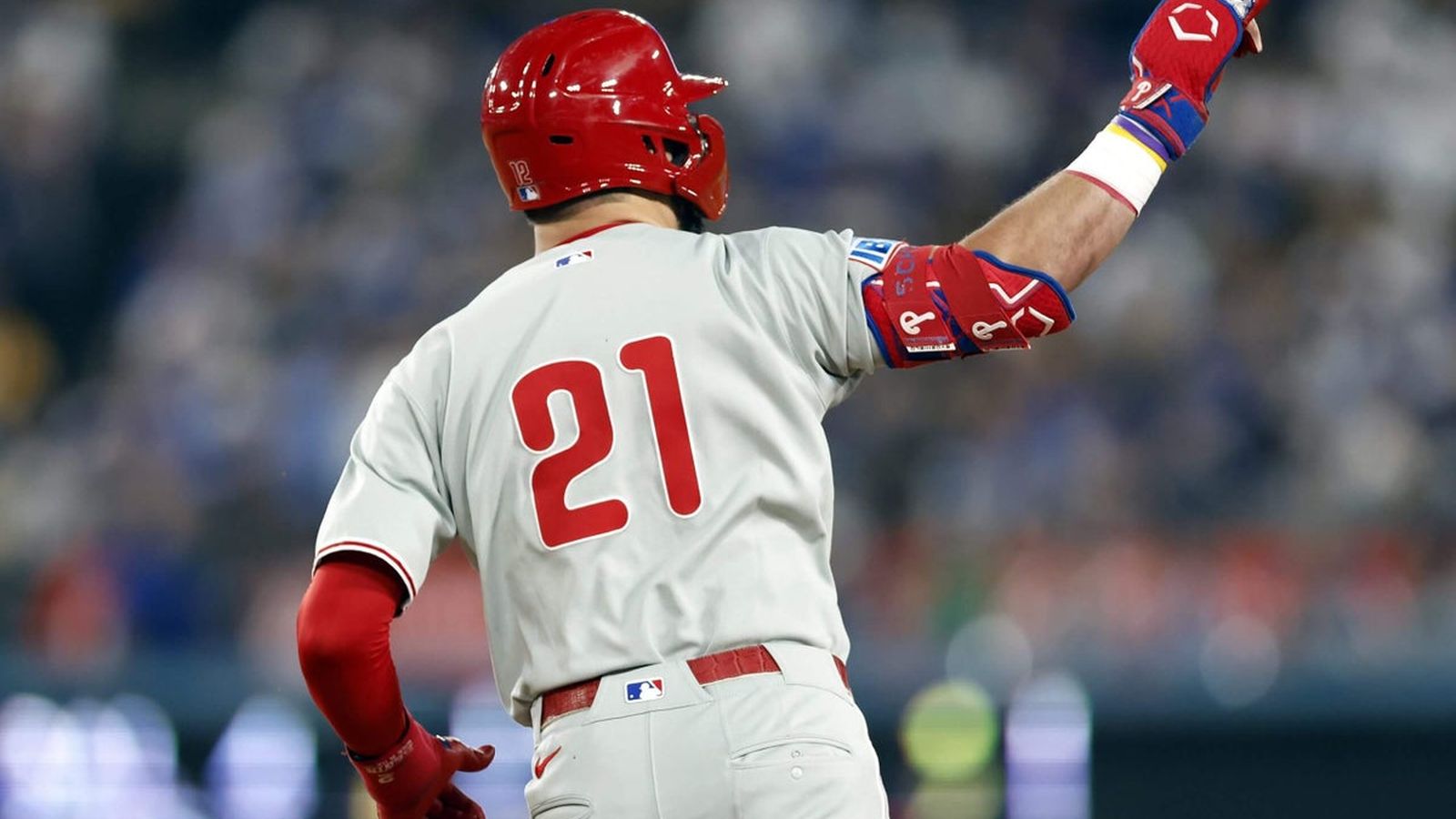 Ֆիլադելֆիայի Ֆիլիսը տասն իննգամյա պայքարում հաղթելով Դոջերսին՝ ապահովեց ազգային լիգայի Արևելքի տիտղոսը՝ սա ակումբի պատմության ամենավաղ տոնակատարությունն է և բարդացնում է Լոս Անջելեսի փլեյ-օֆֆային հաշվարկները։