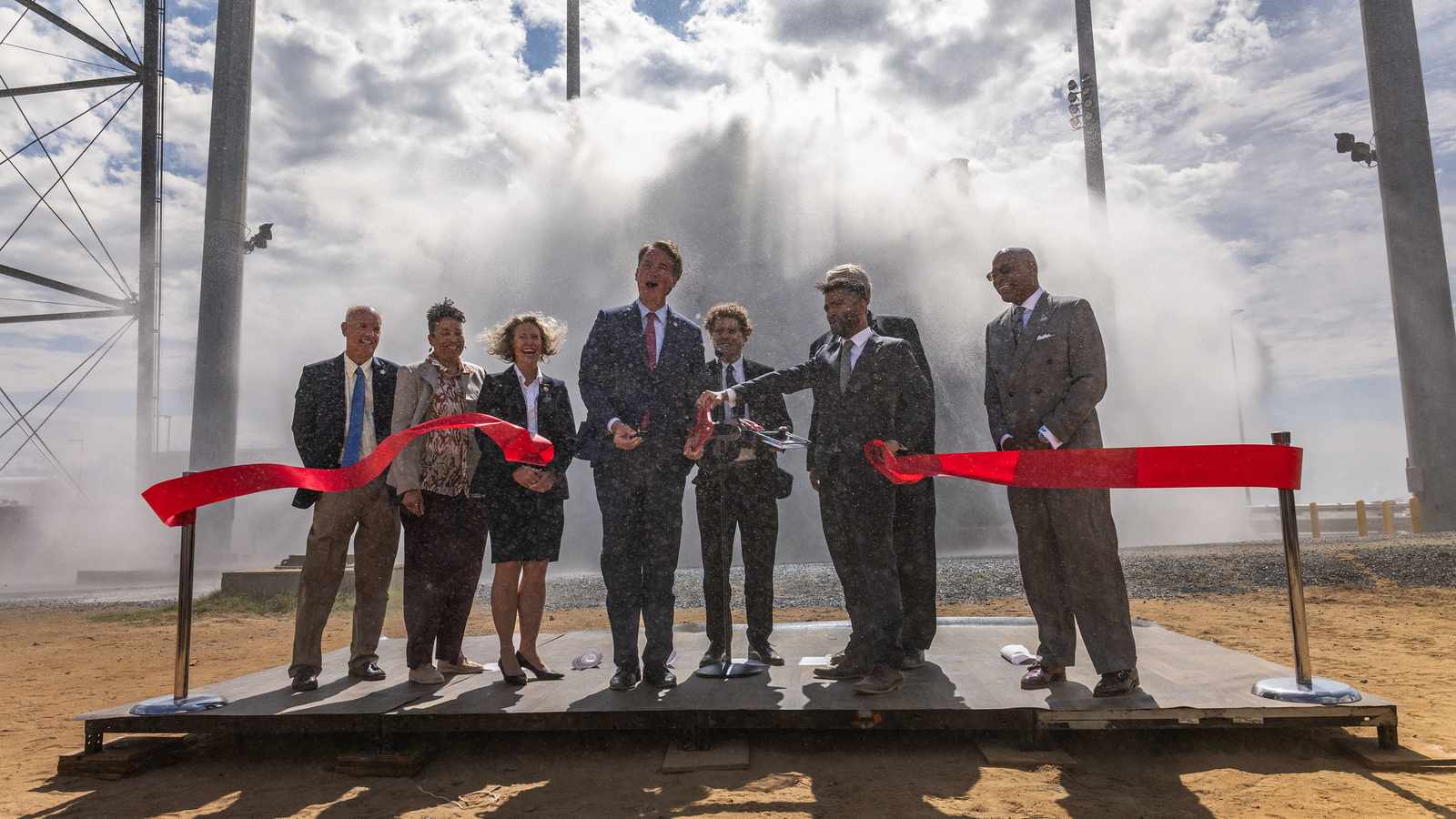 Rocket Lab-ը հայտարարում է $750 միլիոնանոց բաժնետոմսերի ծրագրի մասին և բացում է երրորդ մեկնարկային հարթակը՝ արագ զարգացումների և շուկայի տատանումների պայմաններում առաջացնելով ներդրողների տարբեր արձագանքներ։