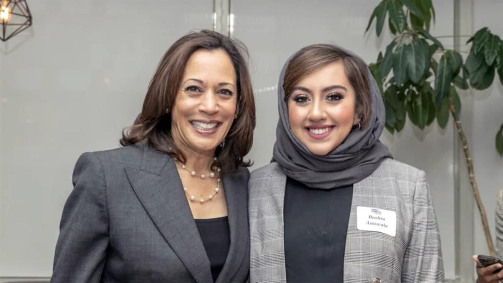 DOJ-ը մեղադրանք է առաջադրել Բրոդվյուի ցուցարարներին, երբ դատարանը պարտավորեցրել է սահմանապահների ղեկավարն ամեն օր ներկայանալ դատարան. Բուշրա Ամիվալա