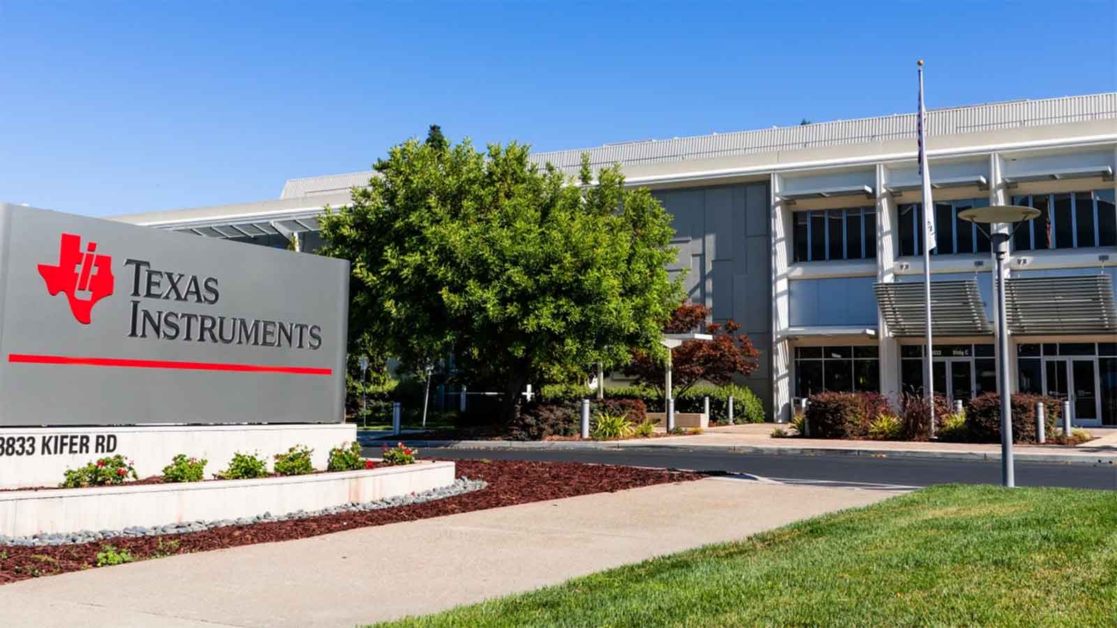 Texas Instruments-ի բաժնետոմսերն անկում են գրանցում՝ հակասական երրորդ եռամսյակի արդյունքներից և թույլ կանխատեսումից հետո