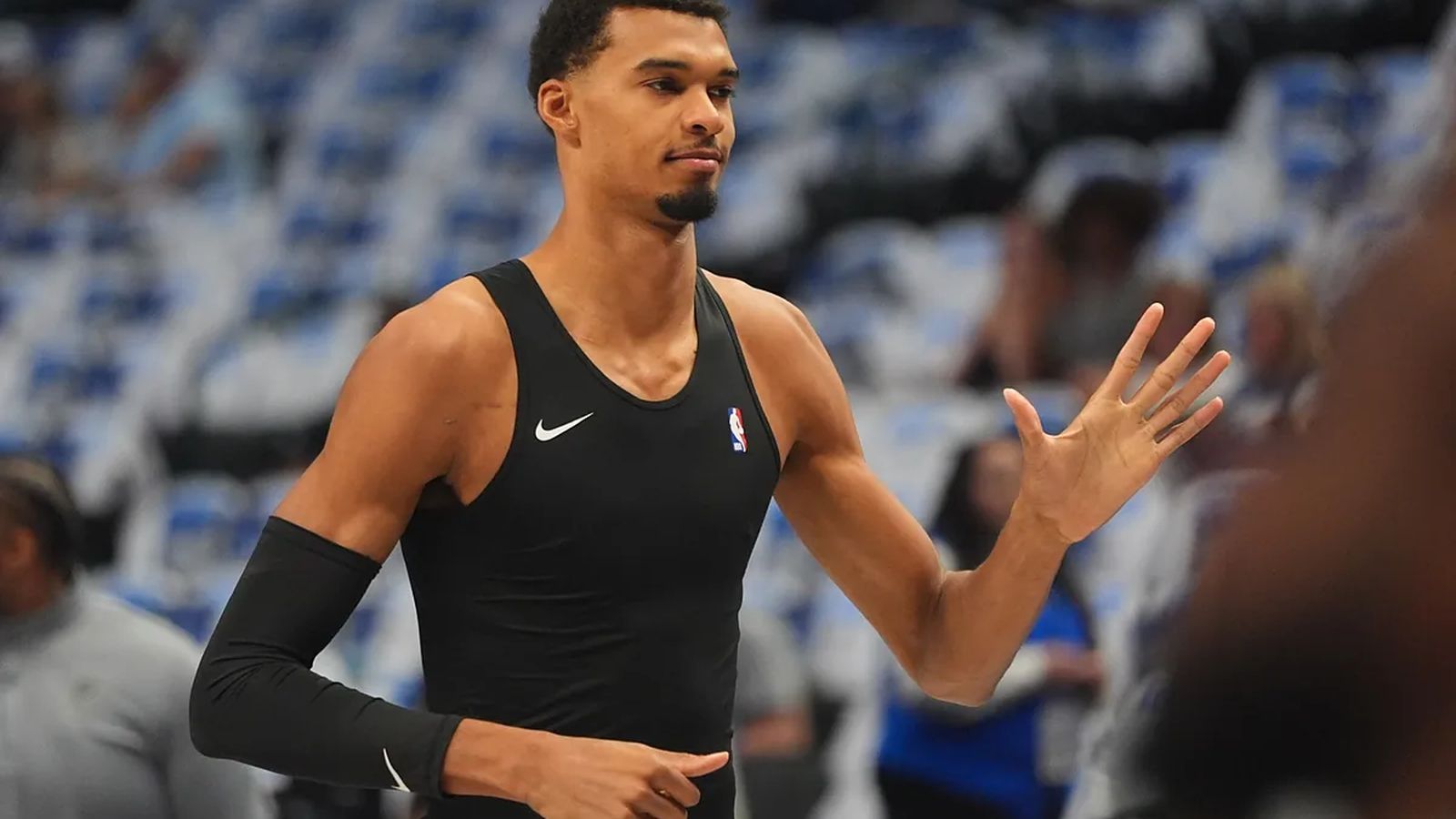 Դե’Աարոն Ֆոքսի բացակայությունը զգալի է՝ «Սփըրս»-ը տառապում է մեկնարկային խաղում