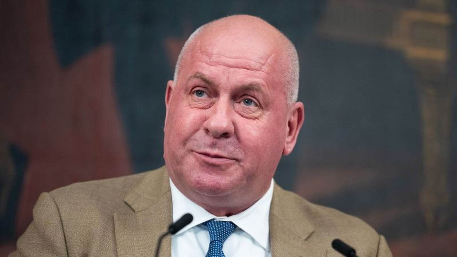 Կապիտոլիումի ոստիկանությունը հետաքննում է Դեյվ Թեյլորի գրասենյակի սվաստիկայի դեպքը