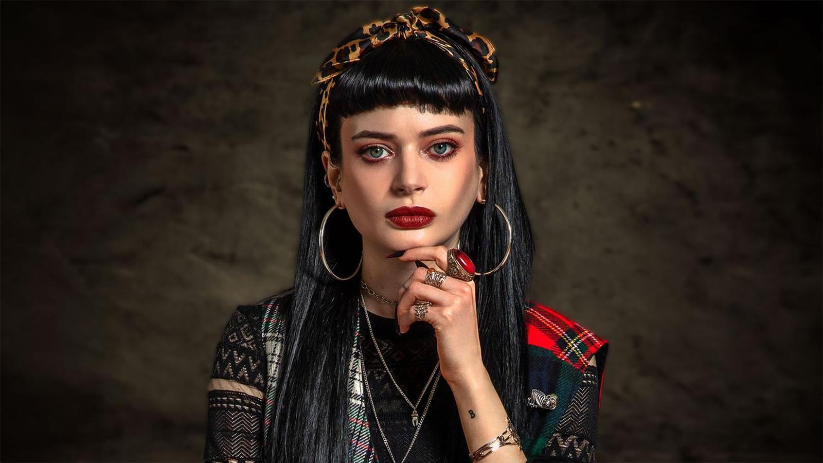 Ռութ Քոդդ․ Ակտիվիստից մինչև «Celebrity Traitors» աստղ