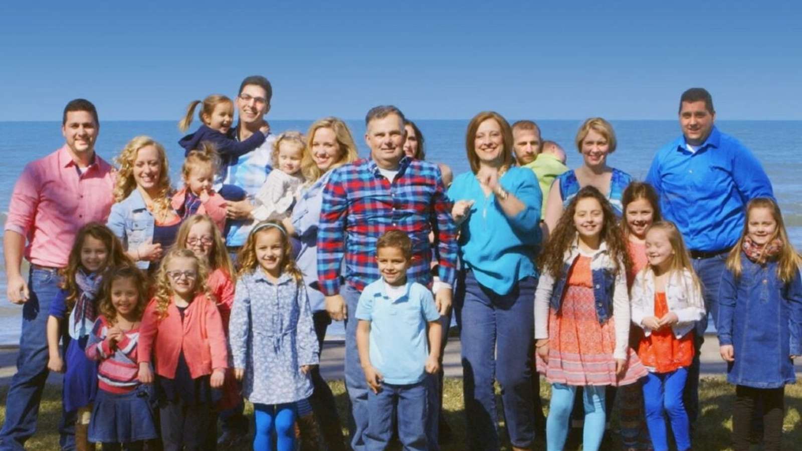 TLC-ի «Meet the Putmans» հաղորդման հայտնի ընտանիքի երեք անդամներ մահացել են Միչիգանում տեղի ունեցած ողբերգական ավտովթարի արդյունքում։ Վթարի հետևանքով հինգ հարազատներ հոսպիտալացվել են, իսկ համայնքն ու երկրպագուները ցնցված են։