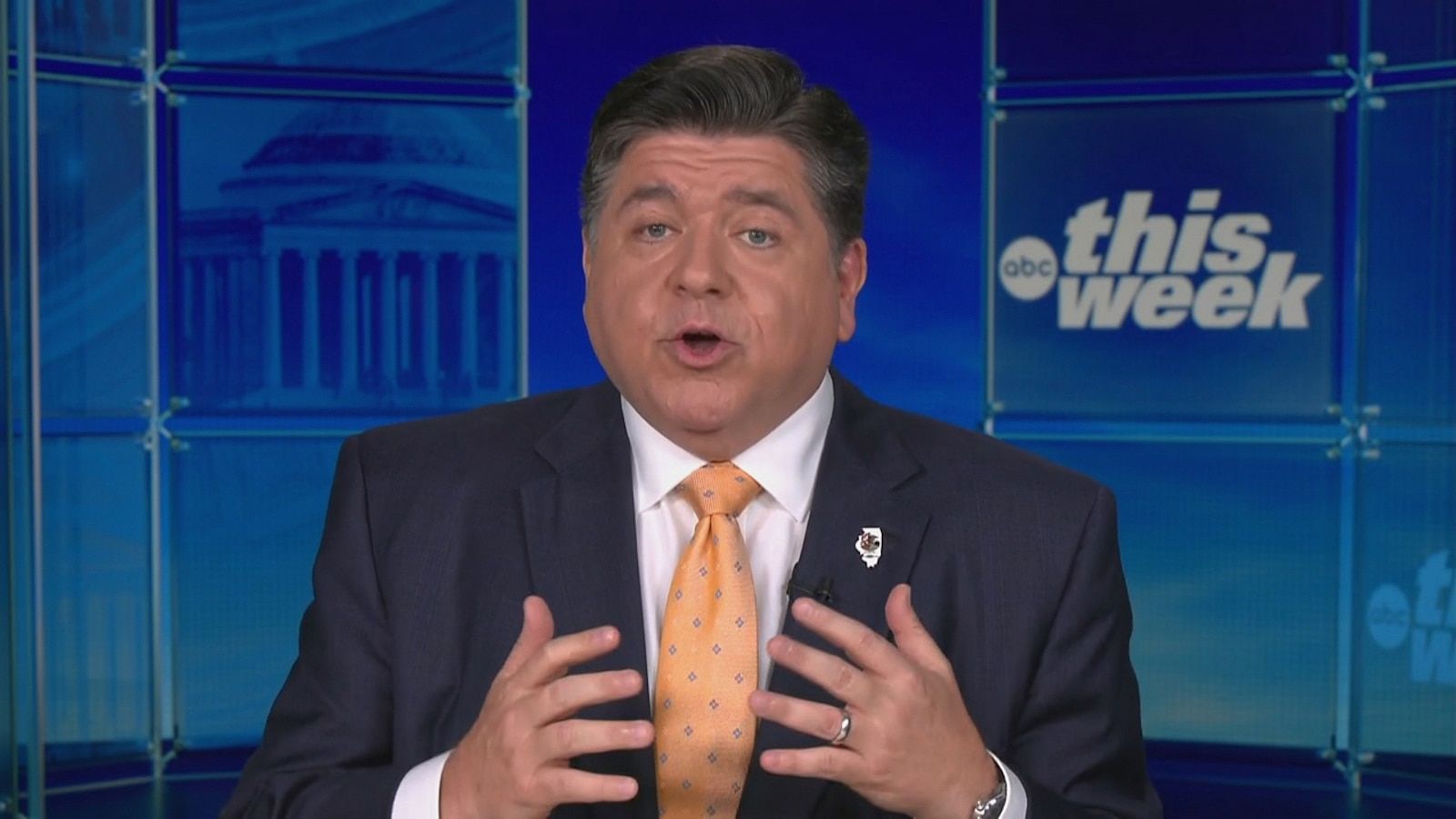 Պրիտցքերն ընդդիմանում է Թրամփին՝ Չիկագոյի հանցագործությունների և ՄԻԳՎ հարցի շուրջ