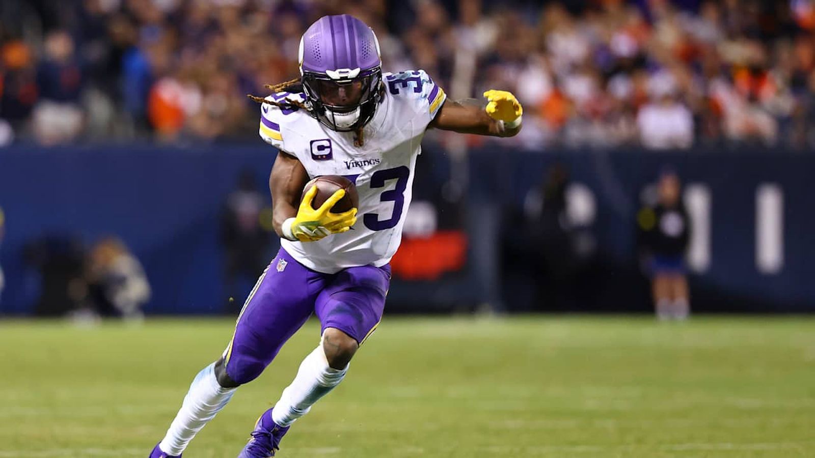 Էյրոն Ջոնսի Վերադարձը․ Վիկինգները Վերամիավորում են Վազողներին Շաբաթ 8-ի Որոշիչ Խաղում