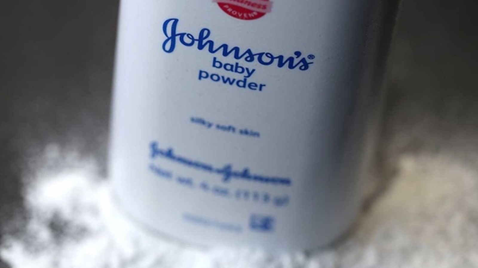 Johnson & Johnson-ը և նախկին դուստր Kenvue-ն Մեծ Բրիտանիայում բախվում են խոշոր դատական գործի, որի շրջանակում ավելի քան 3,000 մարդ պնդում է, որ տալկի փոշին քաղցկեղ է առաջացրել։ Հայցը կենտրոնանում է ասբեստի աղտոտման և տասնամյակներ շարունակ կորպորատիվ գաղտնապահության մեղադրանքների վրա։