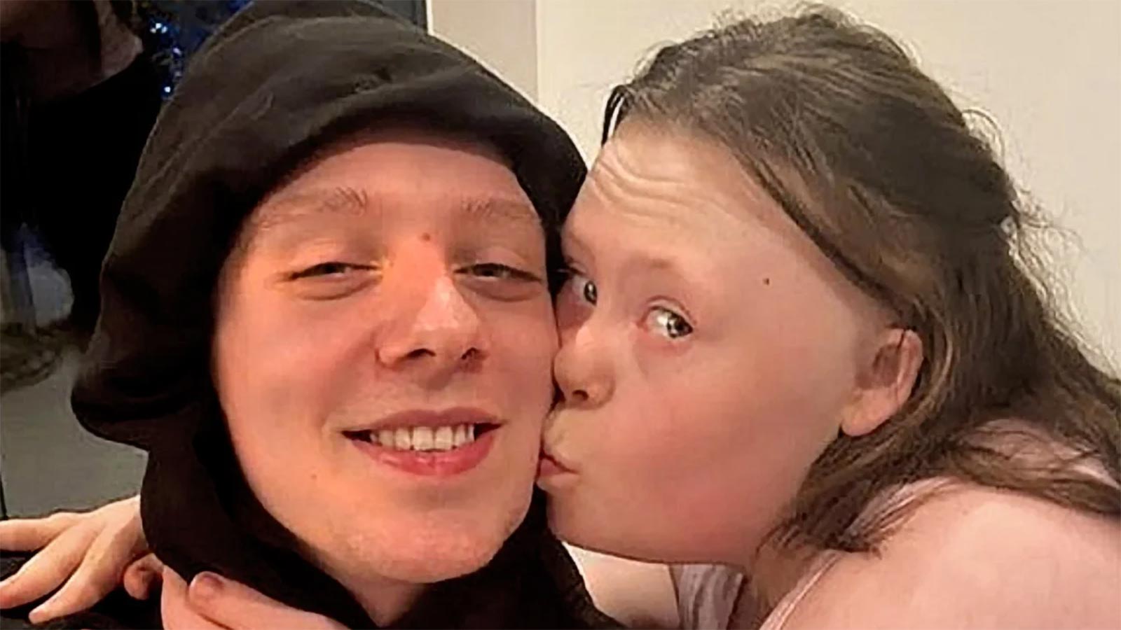 Այթչի ջերմ կապը քույրերի հետ հուզեց «Ես Կարծում եմ՝ Ես Հայտնի եմ» երկրպագուներին