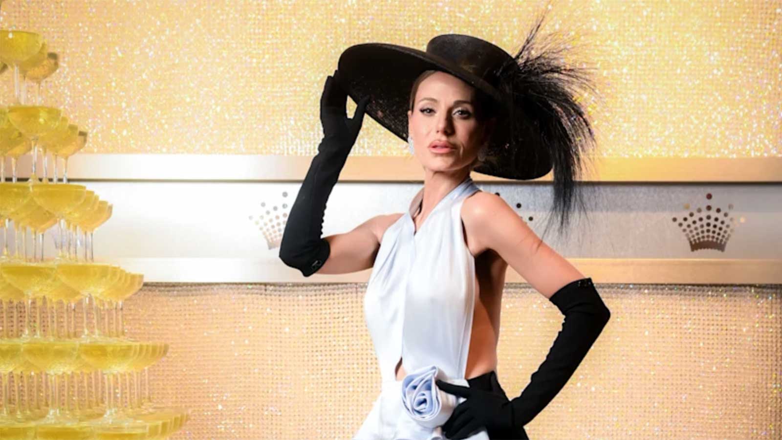 Դորիթ Քեմսլիի շքեղ կերպարը Օուքս Դեյին՝ Մելբուռնի մրցավազքում