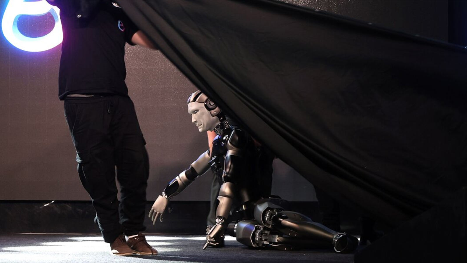 Russia’s Humanoid AI Robot Stumbles at Debut, Spotlighting Challenges in Domestic Robotics