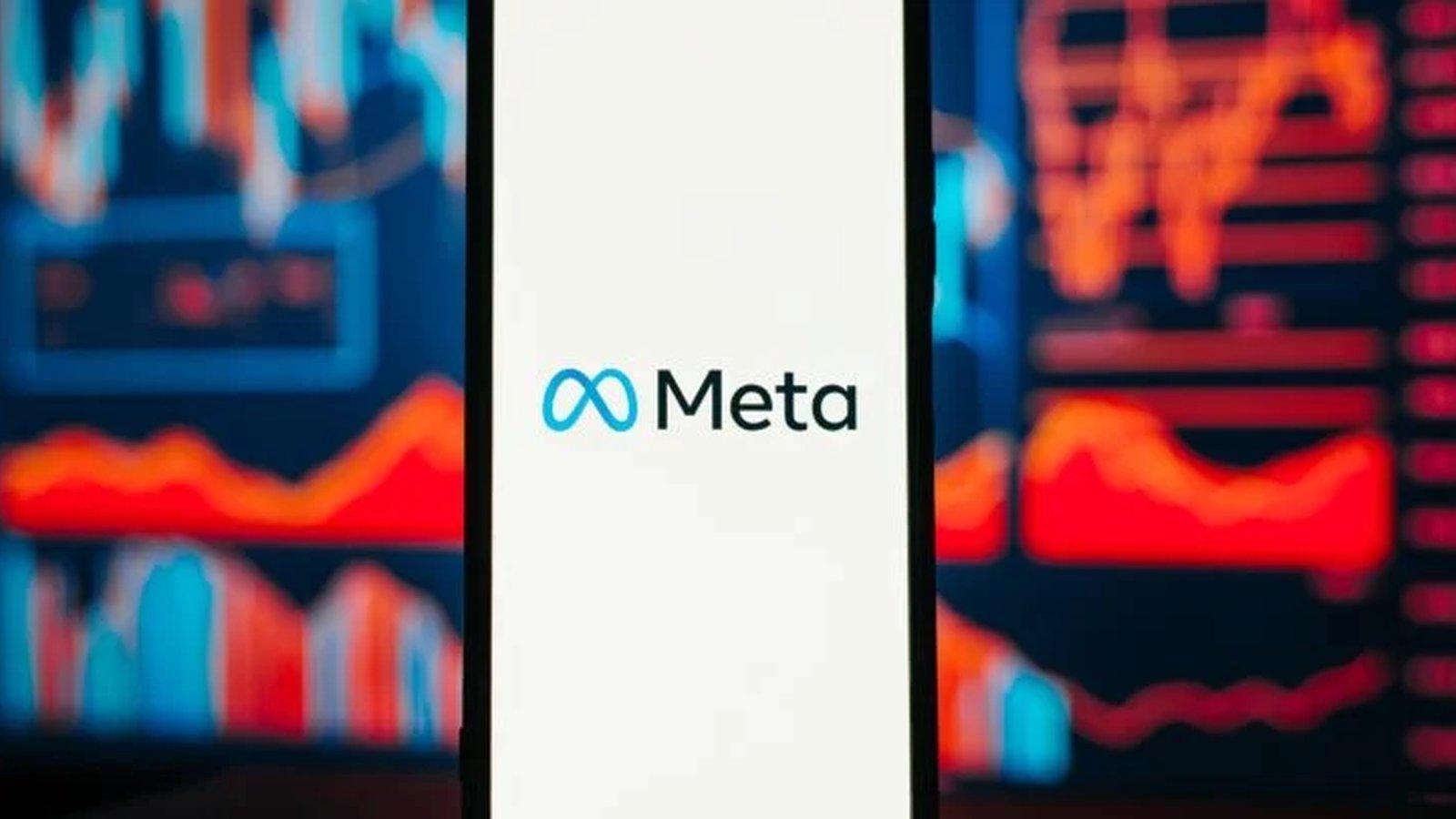 Meta Stock Faces Pressure as AI Investments Soar and Leadership Shifts