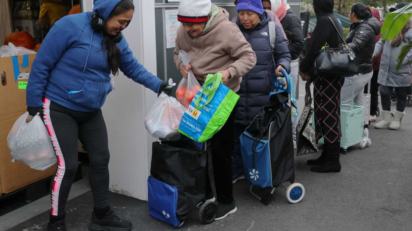 ԱՄՆ կառավարության փակման երկրորդ ամիսը սպառնում է միլիոնավոր մարդկանց սննդի օգնության դադարեցմամբ, նրանց թողնելով անորոշության մեջ՝ հաջորդ ուտելիքի հարցում: