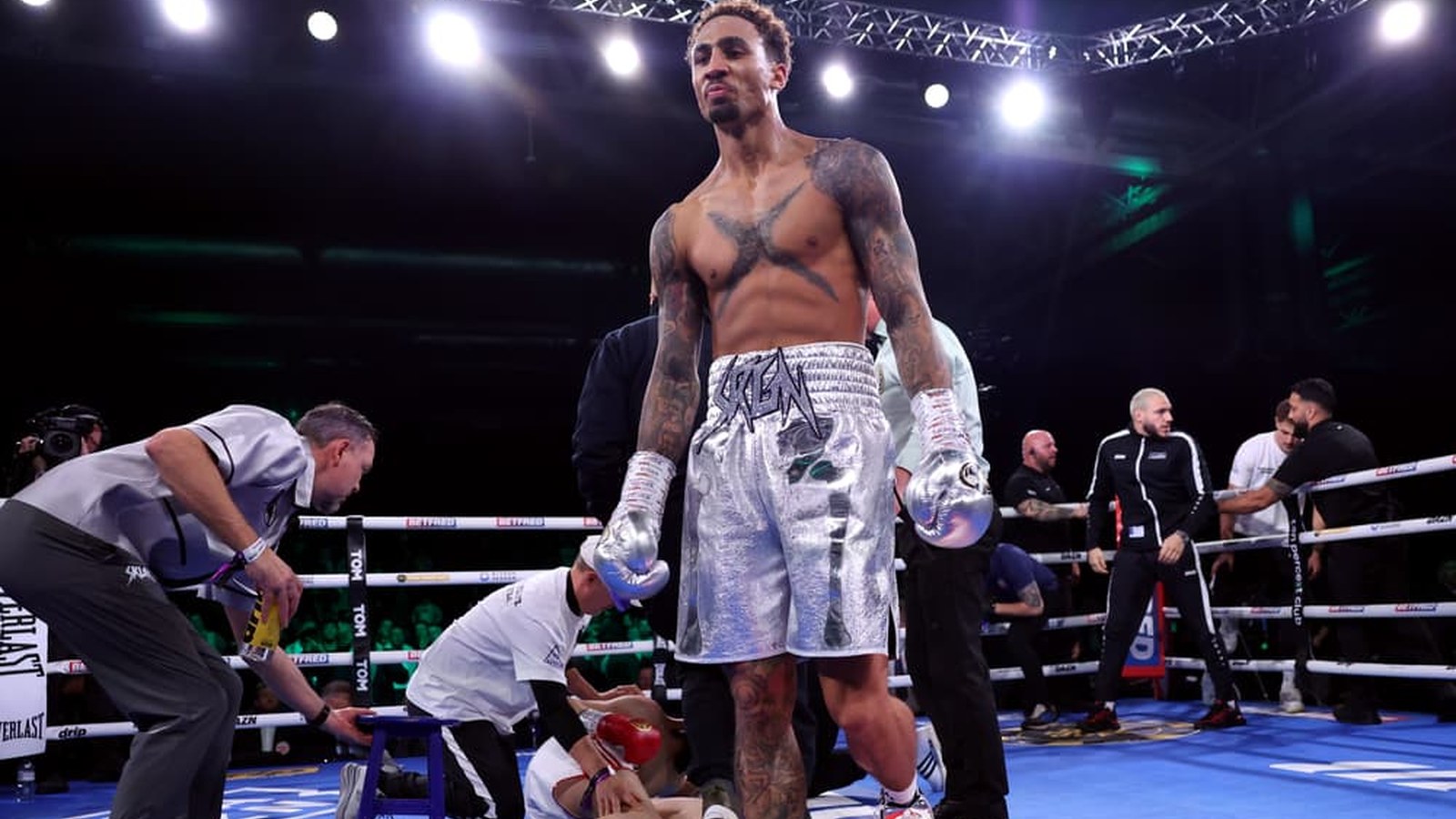 Բեն Ուիթաքերը գերազանցում է Բենջամին Գավազիին՝ նոկաուտով նվաճելով WBC արծաթե թեթևածան գոտին