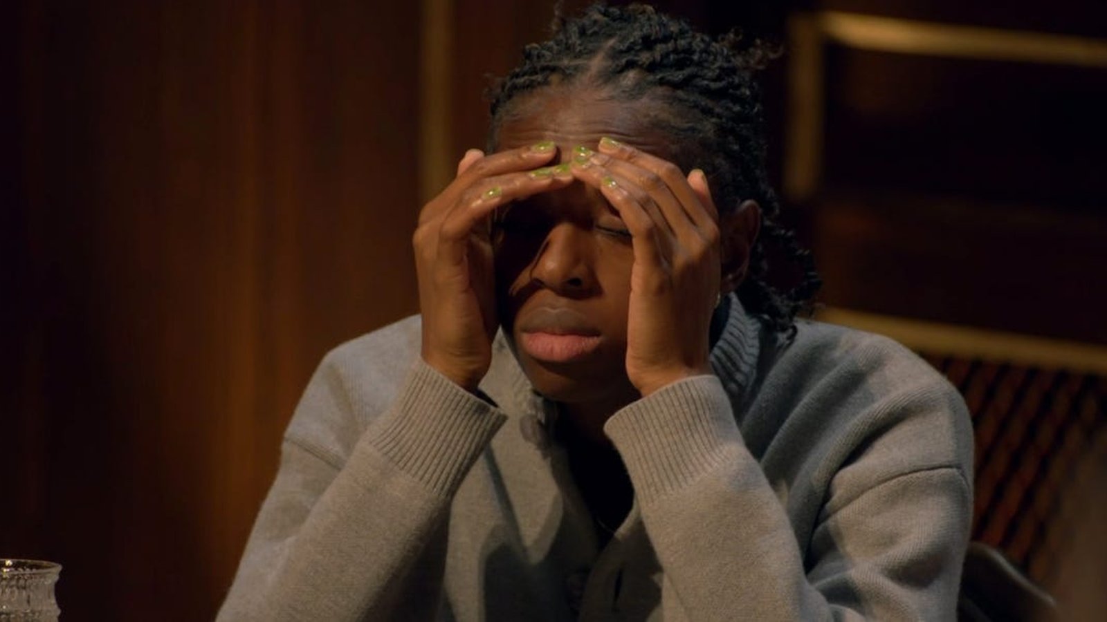 BBC-ի սիրված «The Celebrity Traitors» ռեալիթի շոուն այս գիշեր եթերում չէ, ինչն անակնկալ է դարձել երկրպագուների համար՝ մինչ սպասված եզրափակիչը։ Ի՞նչ է փոխվել ծրագրում, ի՞նչ սպասել եզրափակիչից և ինչպե՞ս են մասնակիցները պատրաստվում լարված մրցավեճին։